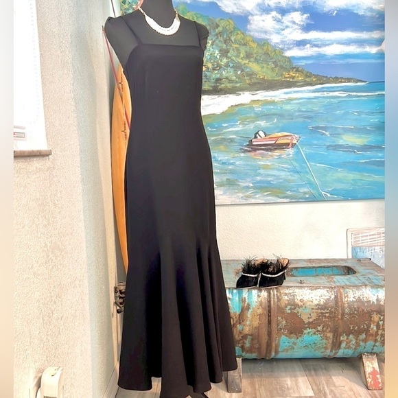 🔥Lauren Ralph Lauren,Stunning Black Gown,Soft Silhouette Flair, Back Zip,Size 4 - Picture 8 of 14